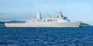 火災が発生した米海軍の艦船「ニューオーリンズ」=20日午後、沖縄県うるま市沖(中城海上保安部提供)