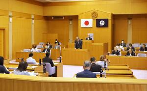 田上中いじめ問題で再調査委員会の設置に関する議案などを可決した田上町議会=6月25日、田上町