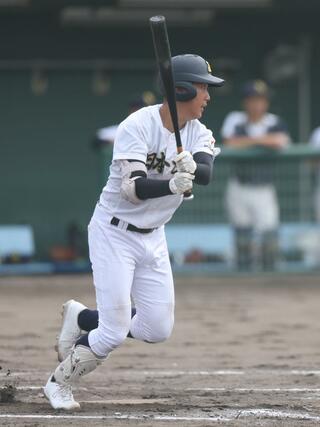 日本文理－長岡農　３回日本文理無死三塁、野口壱矢が中前適時打を放ち４－０＝新発田市五十公野