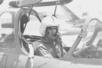 イスラエル空軍時代に練習機に乗るダニー・ネフセタイ。パイロットになるのが夢だった=1976年(本人提供)