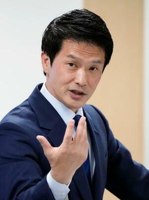 　中道改革連合の新代表に選出され、記者会見する小川淳也氏＝１３日午後、東京・永田町の党本部
