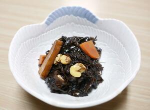 独特の食感が味わえるアラメの煮物