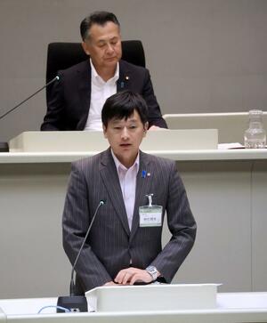 6月市議会の一般質問で答弁する中川幹太市長=10日、上越市議会