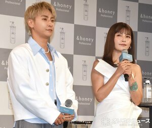 「1回もケンカしたこともない」と語ったAAA（左から）與真司郎、宇野実彩子 （C）ORICON NewS inc.