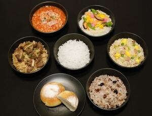 「今年の一皿」に選ばれた「お米グルメ」=3日、東京都中央区