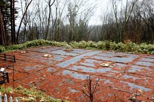 　発掘調査が行われた「重監房」跡地＝３月、群馬県草津町