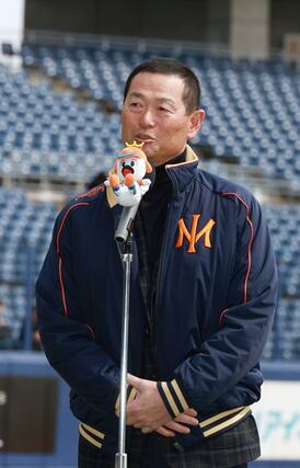 就任のあいさつをする桑田真澄CBO=エコスタ