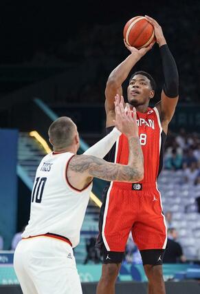 日本-ドイツ 第3クオーター、3点シュートを決める八村=リール(共同)