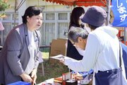 拉致被害者救出へ協力を　曽我ひとみさん「佐渡ロングライド」イベント会場で署名活動