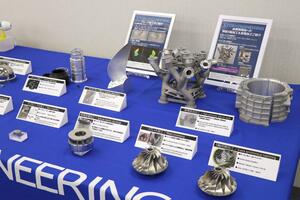 共栄エンジニアリングが航空宇宙産業向けにPRする加工部品=阿賀野市
