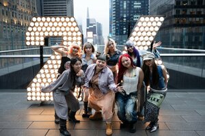 『THE MUSIC DAY 2026』に出演するHANA、渡辺直美（C）日本テレビ