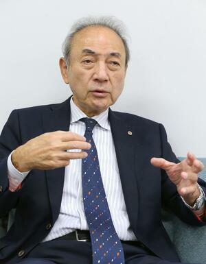 改めて秋春制に反対を表明するアルビレックス新潟の中野幸夫社長=10月19日、新潟市中央区