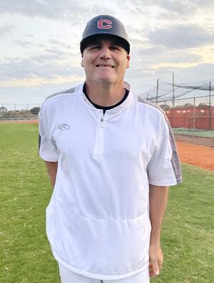 
セントルーシー・ウエスト・センテニアル高野球部のマーティ・ラインハート監督＝米フロリダ州ポートセントルーシー（共同）
