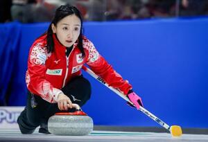 日本代表のロコ・ソラーレの藤沢五月=14日(カナディアンプレス提供・AP=共同)