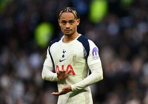 　オランダ代表ＭＦのシモンズ＝１８日、ロンドン（ロイター＝共同）