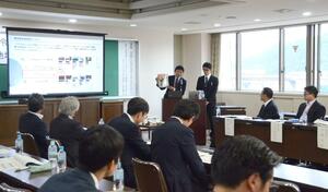 「サイクルトレイン」をテーマにした講演会などを通じ、利用促進策を探った飯山線沿線地域活性化協議会の総会=津南町役場