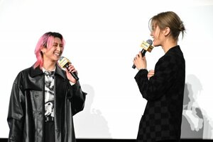 映画『スペシャルズ』公開御礼舞台あいさつに登壇した（左から）Snow Man・佐久間大介、NCT・中本悠太 （C）ORICON NewS inc.