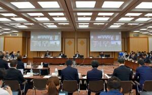 　開かれた中央社会保険医療協議会の総会＝１３日午前、東京都千代田区