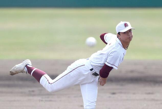 柏崎－県央工　柏崎の先発飛田寛人＝２８日、長岡市悠久山球場