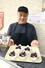 たぬきケーキを作り続けている卯月堂菓子舗の齋藤長彦さん＝胎内市北本町