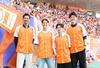 記念撮影する左から元新潟の指宿洋史選手、昨年7月に新潟からドイツへ期限付き移籍した秋山裕紀選手、元新潟の増田繁人さん、元新潟の三戸舜介選手＝ビッグスワン