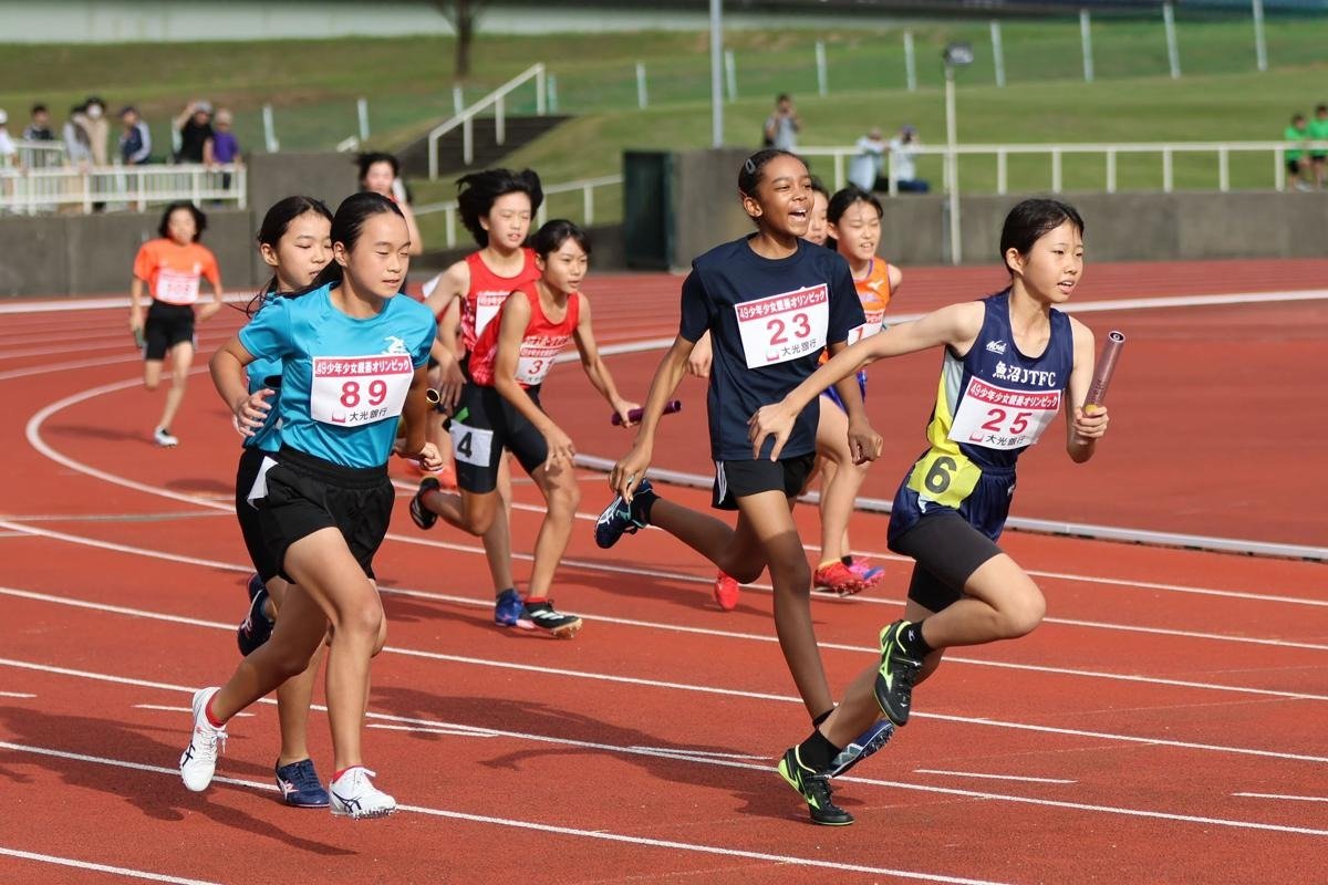 声援を背に懸命に 新潟県長岡市で陸上「少年少女親善オリンピック