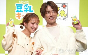 出産後そろって初公の場に登場した（左から）辻希美、杉浦太陽 （C）ORICON NewS inc.