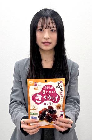 　「今年３月、食べきりタイプの商品も出しました」と話すＭＤホールディングスの常岡奈央さん＝大阪府東大阪市