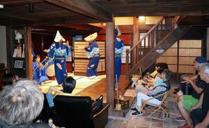 相川地区の民謡団体「立浪会」による佐渡おけさ、相川音頭を楽しめる公演=佐渡市相川二町目