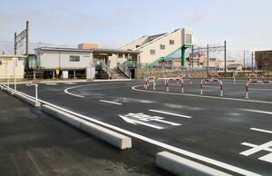 JR西新発田駅南口に完成した新ロータリー。北口側の混雑解消が期待される=2月29日、新発田市弓越