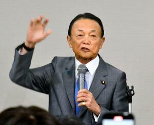仙台市で演説する自民党の麻生元首相=10日
