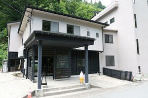 「Ponshu Hotel 睡夢」の外観=十日町市
