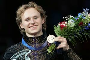 男子で優勝したイリア・マリニン=セントルイス(AP=共同)