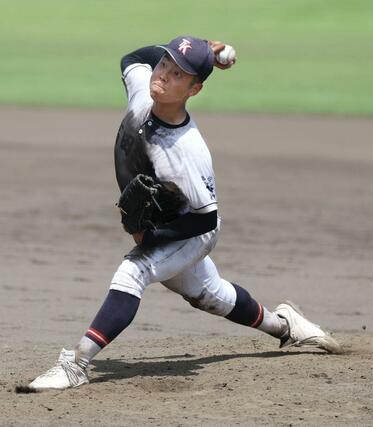 帝京長岡－高田北城　２番手で継投した高田北城の投手金子温郎＝長岡市悠久山野球場