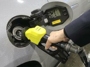 　東京都内のガソリンスタンド＝３日