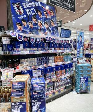 陳列を強化した広島県内のスーパーのビール売り場=1日