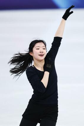 公式練習で調整する中井亜美＝ミラノ（共同）