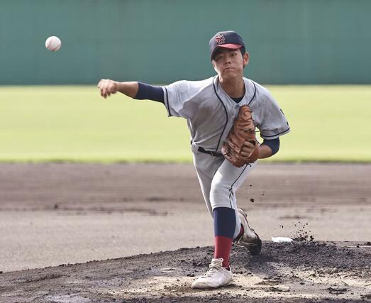関根学園－長岡工　関根学園の先発鈴木興丞＝９月６日、柏崎市佐藤池球場