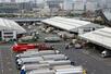 　東京都大田区の京浜トラックターミナル＝４月