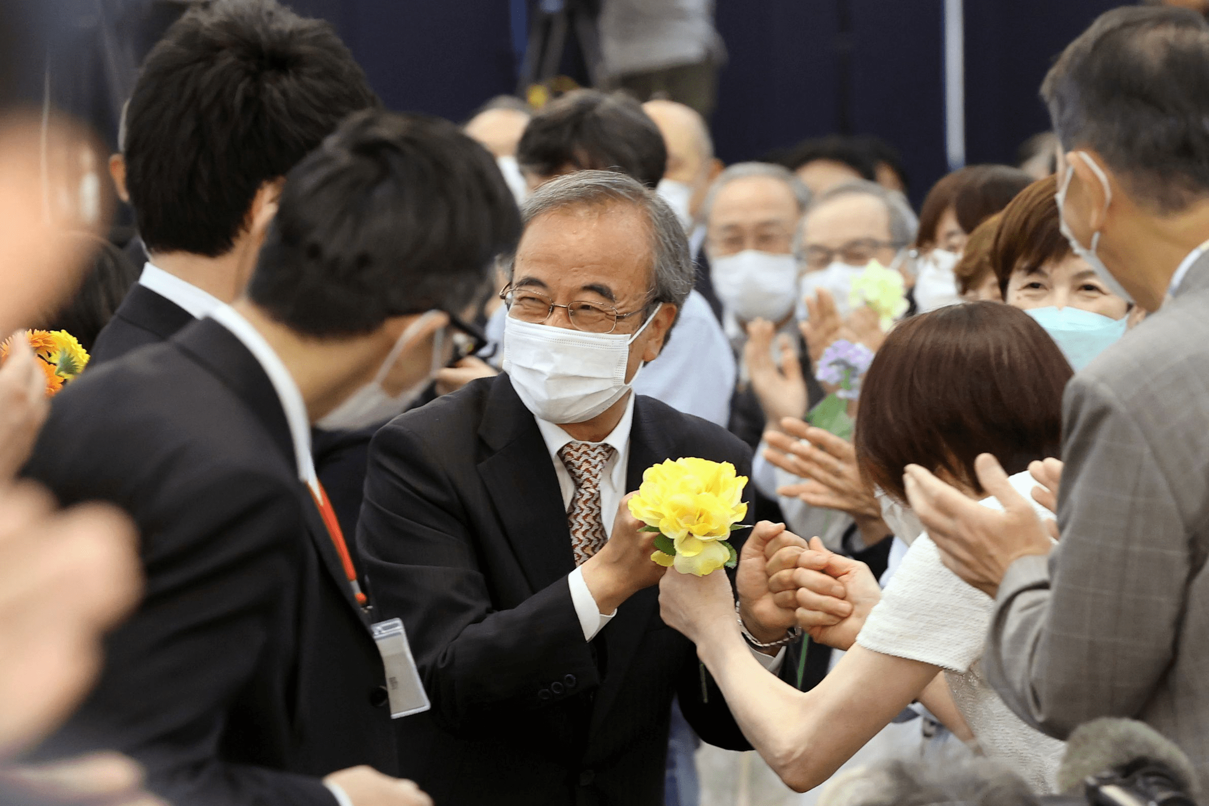 花角英世さん 盤石の戦い笑顔で感謝 魅力ある新潟を 新潟日報デジタルプラス