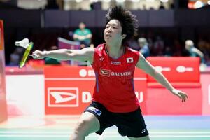 女子シングルス2回戦でストレート勝ちした山口茜=東京体育館