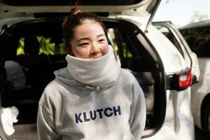 　最終ラウンドが中止となり、取材に応じる山下美夢有。通算５アンダーで５位＝レークノナ・クラブ（共同）