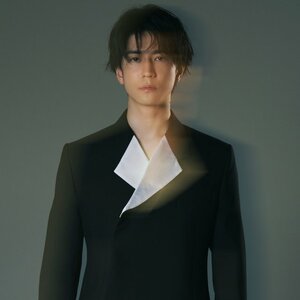 新木優子との結婚を発表した中島裕翔