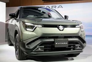スズキのEV「eビターラ」=16日午前、東京都港区