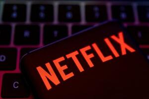 米ネットフリックスのロゴ=2022年4月(ロイター=共同)