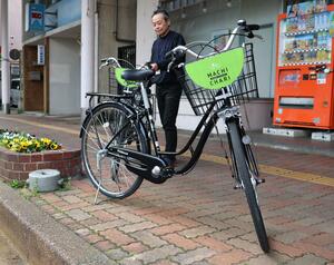 貸し出し開始に合わせて自転車を新しくした「まちチャリ」＝長岡市城内町２