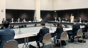 中小企業向けの脱炭素支援策を紹介した会合=5月20日、新潟市中央区