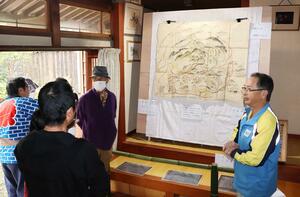 地域の歴史的建造物が公開された「まの街道まつり」＝佐渡市真野新町