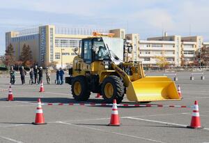 若手オペレーター向けの除雪車の研修会＝新潟市中央区鐘木