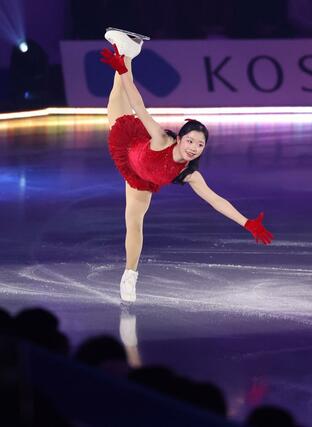 エキシビションではつらつと演技する中井亜美＝国立代々木競技場（写真映像部・新井田悠）
